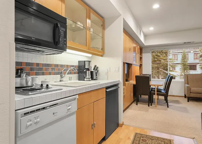 Palisades Tahoe Lodge Rentals Studio #234