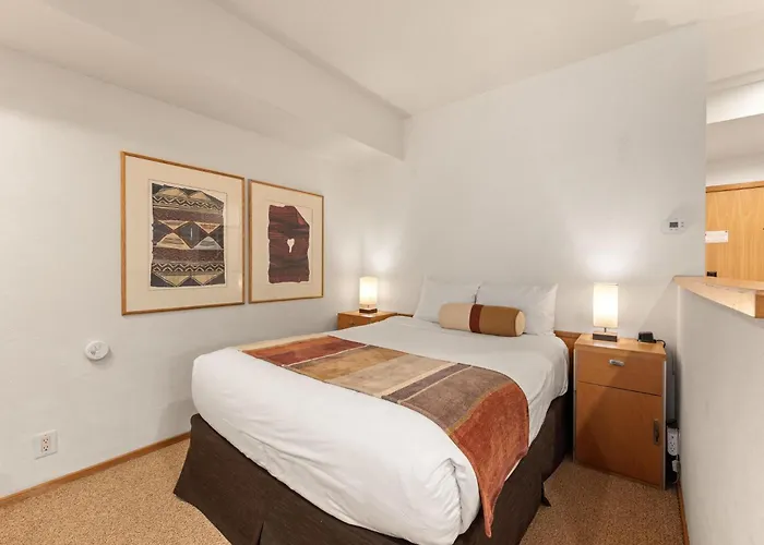 Palisades Tahoe Lodge Rentals Studio #228