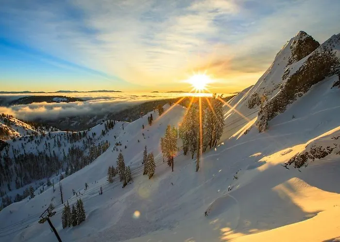 Palisades Tahoe Lodge Rentals Studio #109