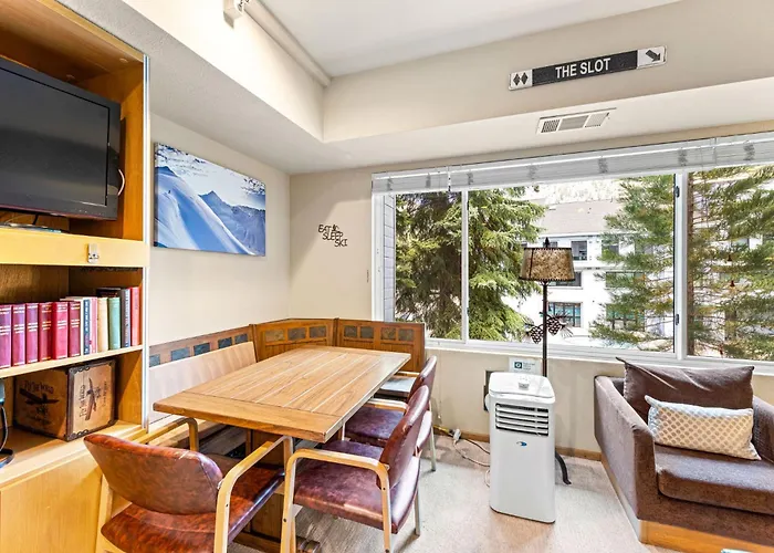 Palisades Tahoe Lodge Rentals Studio #207